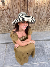 Cargar imagen en el visor de la galería, VESTIDO MIDI KHAKI
